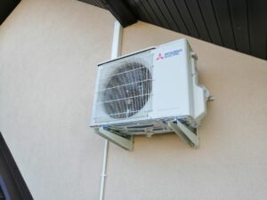 Montaż klimatyzacji Mitsubishi HR 3,5 kW w domu - agregat