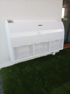 Montaż klimatyzacji Przypodłogowo sufitowej Gree 8 kW w domu