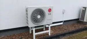 Montaż klimatyzacji LG Standard 2 6,6 kW w domu Sendom - agregat