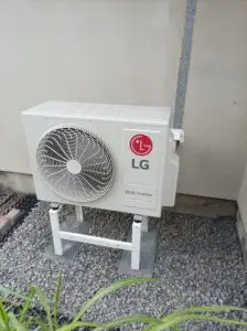 Montaż klimatyzacji LG Standard 2 6,6 kW w domu - agregat