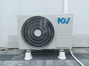 Montaż klimatyzacji MDV Aroma 3,5 kW w domu - agregat